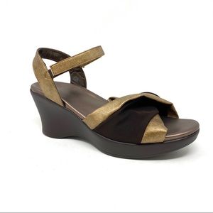 Akaishi Miwa wedge sandals gold